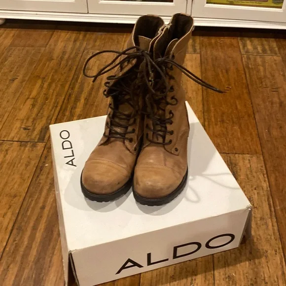 Women’s Tan lace up boots - Picture 2 of 11